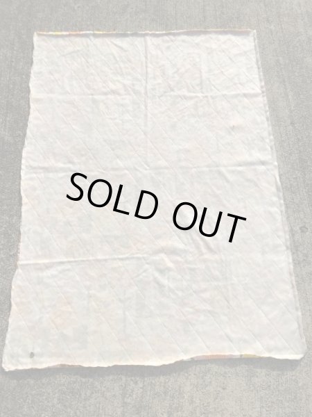 動物とフラワーが描かれたキルティングの70年代ビンテージファブリック