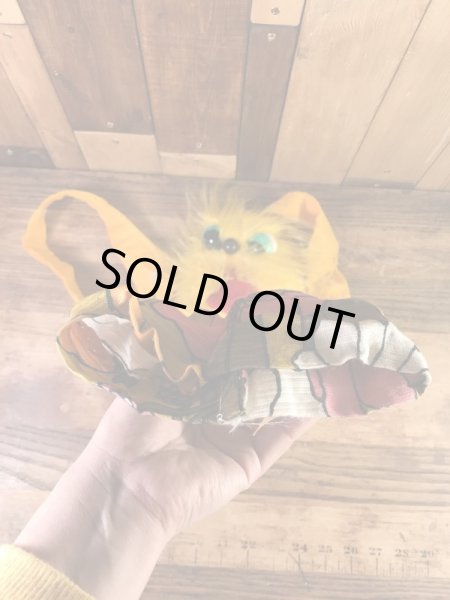 花柄の服のモンスターの70’sヴィンテージハンドパペットドール