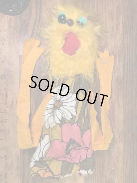 花柄の服のモンスターの70’sヴィンテージハンドパペットドール