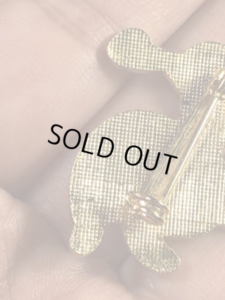 カメのスーベニア物の70〜80年代ビンテージピンバッジ