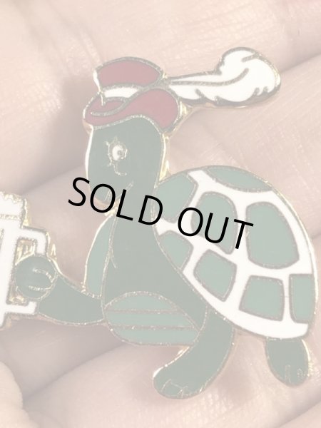 カメのスーベニア物の70〜80年代ビンテージピンバッジ