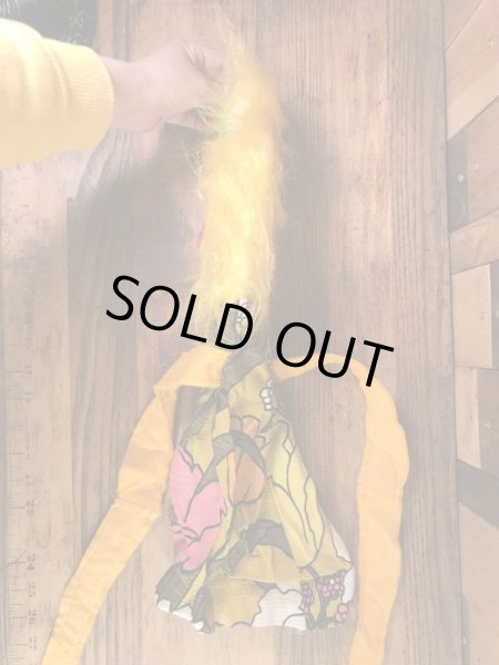 花柄の服のモンスターの70’sヴィンテージハンドパペットドール