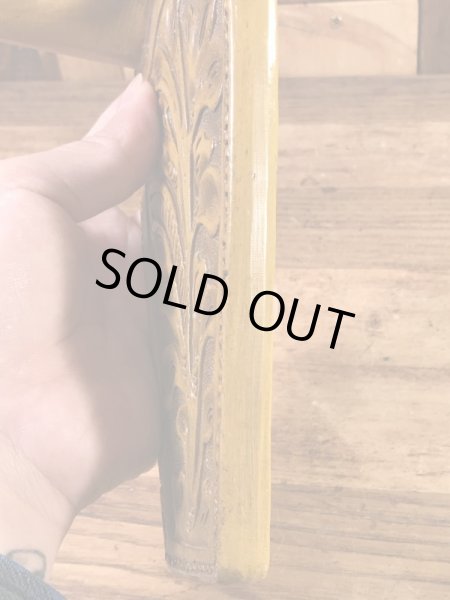 フラワーが彫り込まれたウッド製の70’sヴィンテージブーツジャック