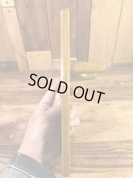 フラワーが彫り込まれたウッド製の70’sヴィンテージブーツジャック