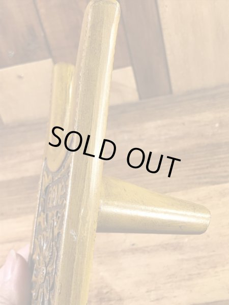 フラワーが彫り込まれたウッド製の70’sヴィンテージブーツジャック