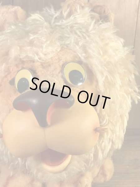 Mattel社製の“Larry the Lion”の60’sヴィンテージトーキングプラッシュドール