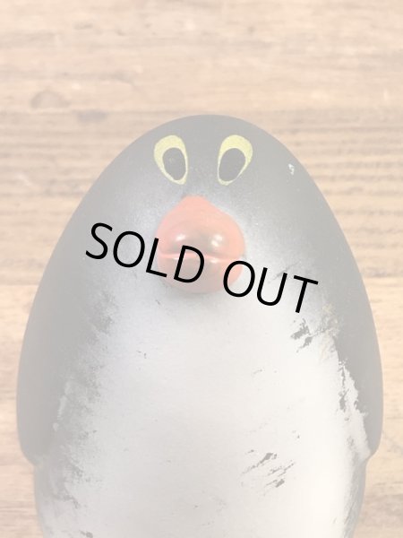 Tommee Tippee社製のペンギンの70’sヴィンテージスクイーズトイ