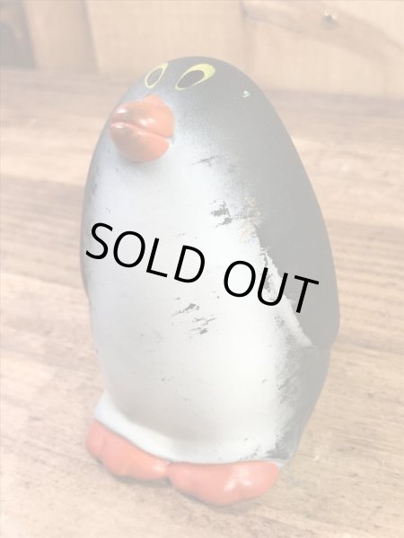 Tommee Tippee社製のペンギンの70年代ビンテージソフビドール