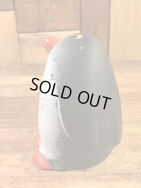 Tommee Tippee社製のペンギンの70’sヴィンテージスクイーズトイ