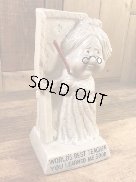 “World's Best Teacher...”のメッセージが書かれたシリスカルプスの70年代ビンテージメッセージドール