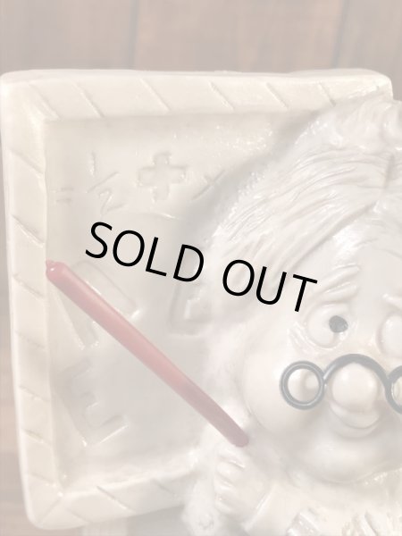 “World's Best Teacher...”のメッセージが書かれたシリスカルプスの70年代ビンテージメッセージドール