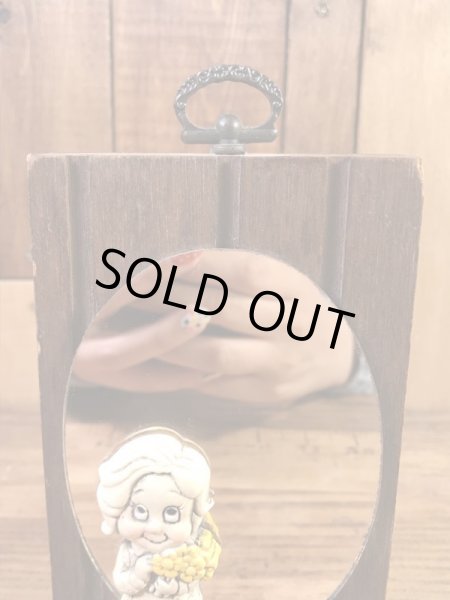 "World's Greatest Mother"のメッセージが書かれた木製の70年代ビンテージ壁掛けミラー