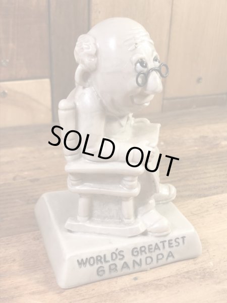 “World's Greatest Grandpa”のメッセージが書かれたシリスカルプスの70年代ビンテージメッセージドール