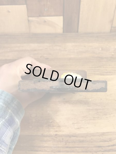 "World's Greatest Mother"のメッセージが書かれた木製の70年代ビンテージ壁掛けミラー