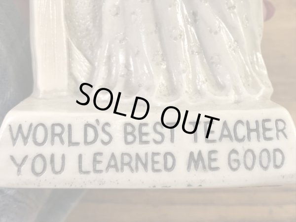 “World's Best Teacher...”のメッセージが書かれたシリスカルプスの70年代ビンテージメッセージドール