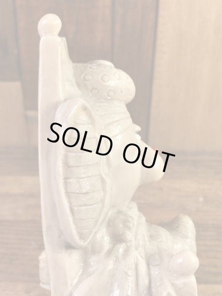 “Get Well Soon”のメッセージが書かれたシリスカルプスの70年代ビンテージメッセージドール