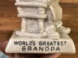 “World's Greatest Grandpa”のメッセージが書かれたシリスカルプスの70年代ビンテージメッセージドール