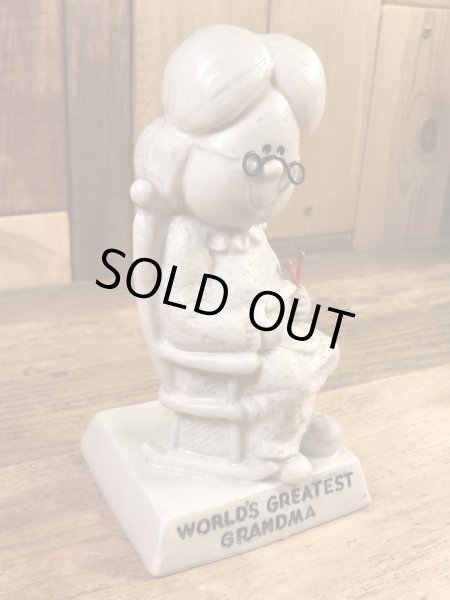 “World's Greatest Grandma”のメッセージが書かれたシリスカルプスの70年代ビンテージメッセージドール