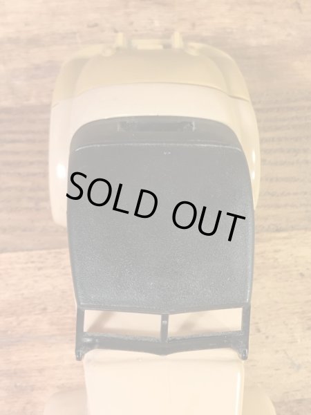 エイボンのオールドカーの60〜70年代ビンテージ香水瓶