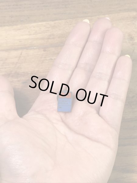 ドミノピザのロゴの90’s〜ヴィンテージピンズ