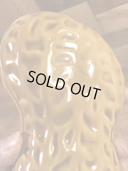 ピーナツの形をしたセラミック製の70’sヴィンテージ入れ物