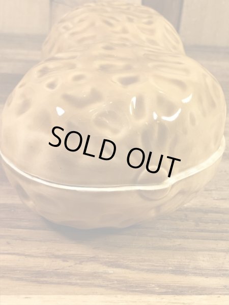 ピーナツの形をしたセラミック製の70’sヴィンテージ入れ物