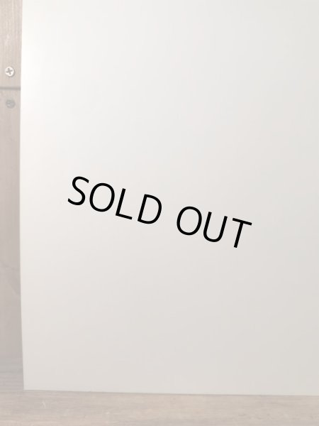 “Look Before You Leap!”のメッセージが書かれた70’sヴィンテージサインボード