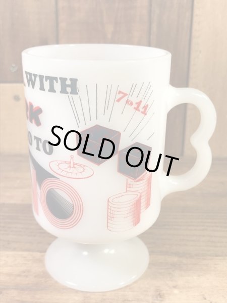 フェデラル社製のRenoの70’sヴィンテージミルクガラスマグ