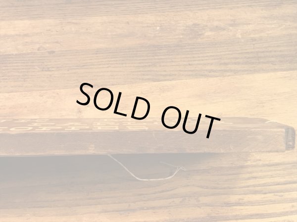 アイスクリームショップのアンティークのウッド製サインボード