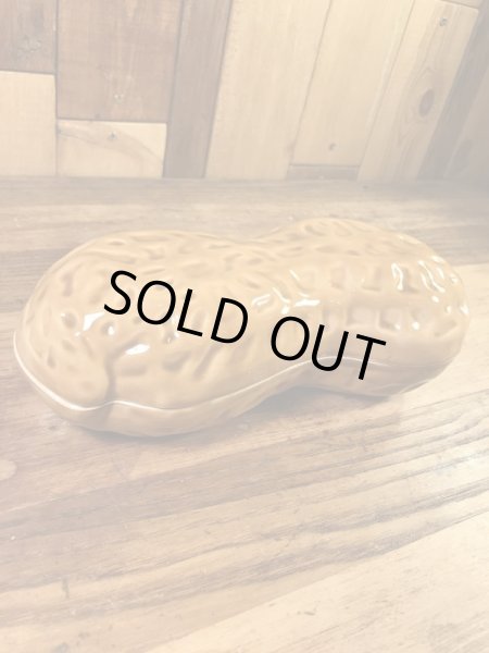 ピーナッツの形をした陶器製の70年代ビンテージ容器