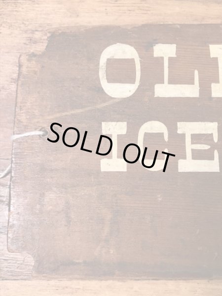 アイスクリームショップのアンティークのウッド製サインボード