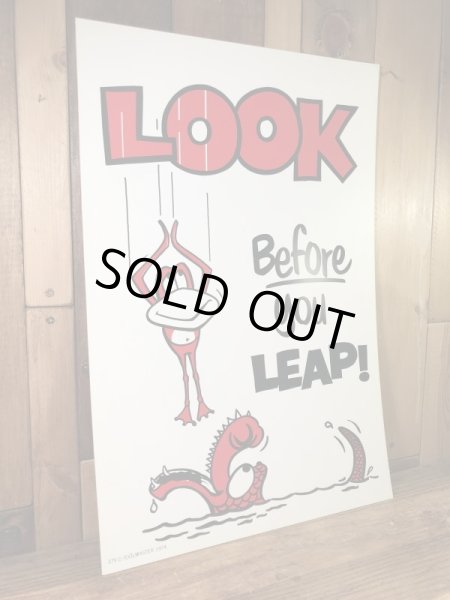 “Look Before You Leap!”のメッセージが書かれた70年代ビンテージ看板