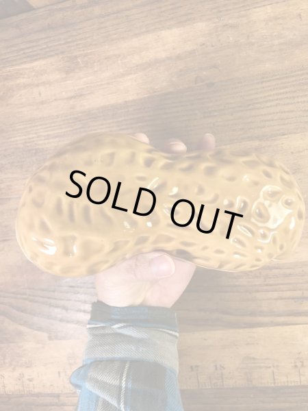 ピーナツの形をしたセラミック製の70’sヴィンテージ入れ物