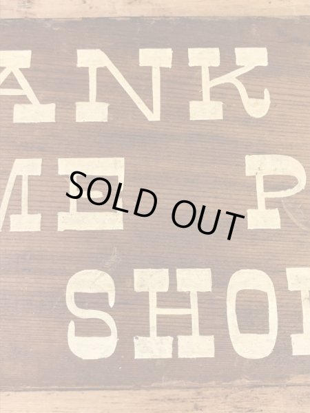 アイスクリームショップのアンティークのウッド製サインボード