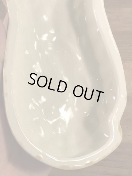 ピーナツの形をしたセラミック製の70’sヴィンテージ入れ物