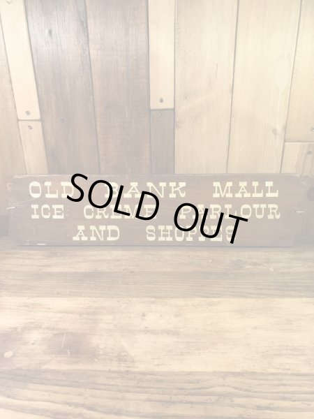 アイスクリーム屋のアンティークの木製看板