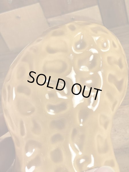 ピーナツの形をしたセラミック製の70’sヴィンテージ入れ物