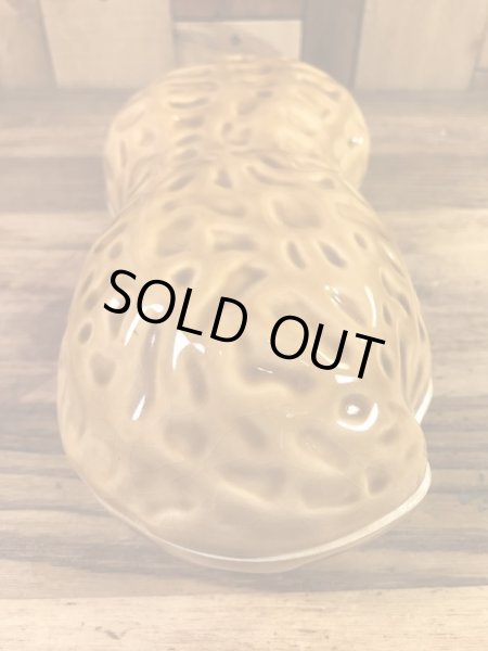 ピーナツの形をしたセラミック製の70’sヴィンテージ入れ物