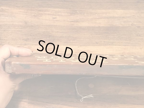 アイスクリーム屋のアンティークの木製看板