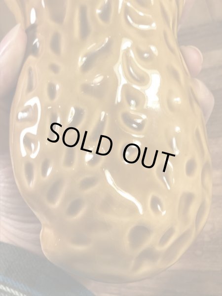 ピーナッツの形をした陶器製の70年代ビンテージ容器