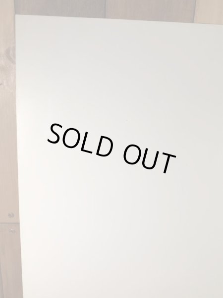 “Look Before You Leap!”のメッセージが書かれた70’sヴィンテージサインボード