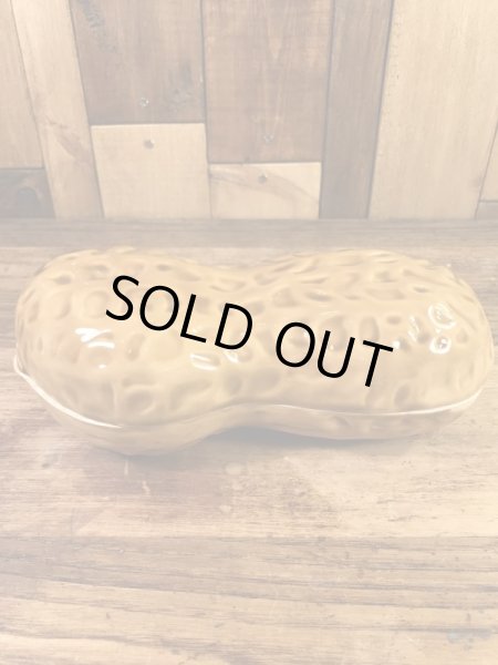 ピーナッツの形をした陶器製の70年代ビンテージ容器