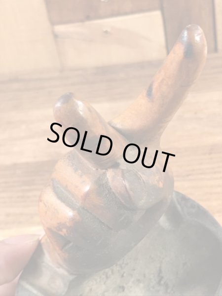 ピースサインの木彫りの70’sヴィンテージアシュトレイ