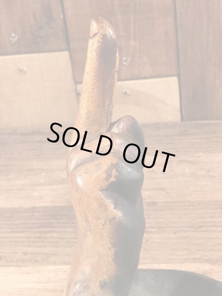 ピースサインの木彫りの70年代ビンテージ灰皿