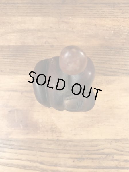 ファックサインの木彫りの70年代ビンテージ置物