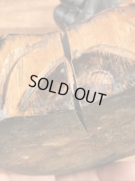 ピースサインの木彫りの70’sヴィンテージアシュトレイ