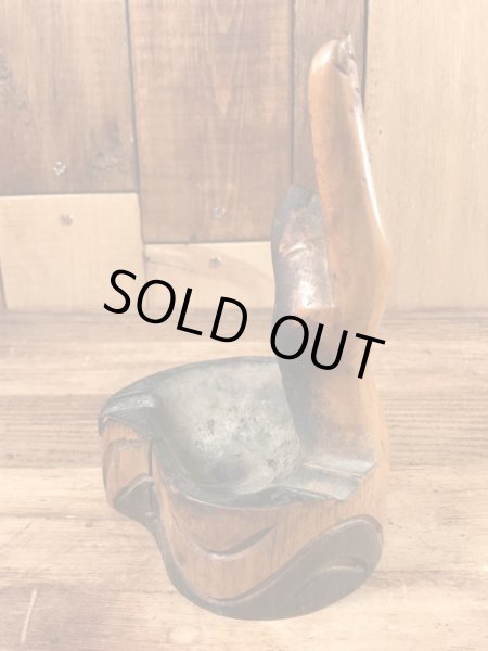 ピースサインの木彫りの70’sヴィンテージアシュトレイ