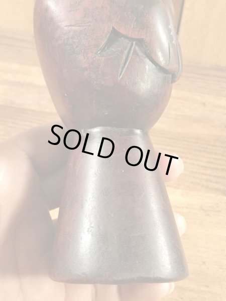 ファックサインの木彫りの70年代ビンテージ置物