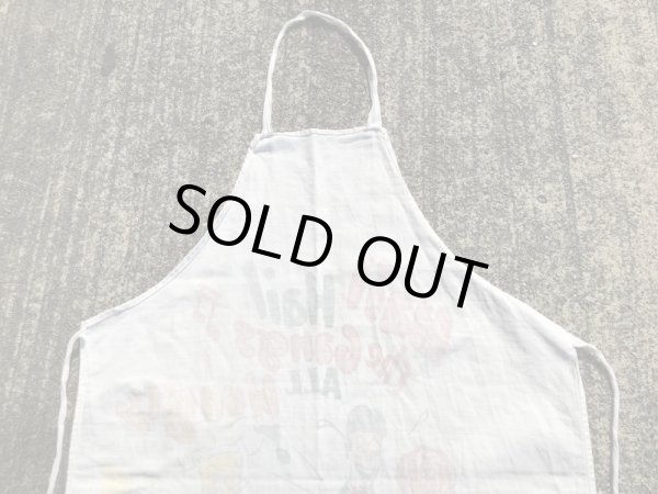 Hail Hail The Gangs All Hungryのメッセージが書かれたバーベキュー用の50年代ビンテージエプロン
