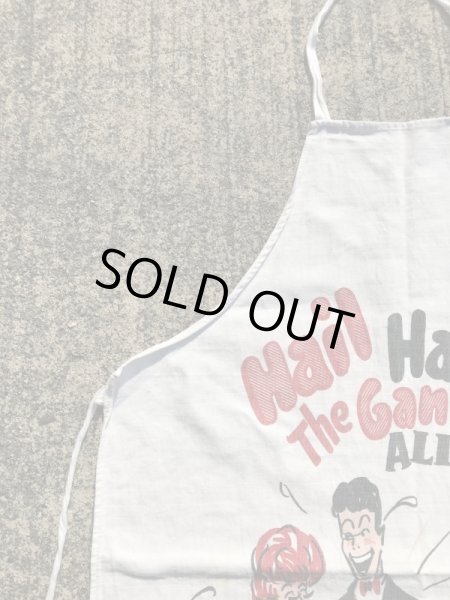 Hail Hail The Gangs All Hungryのメッセージが書かれたバーベキュー用の50年代ビンテージエプロン